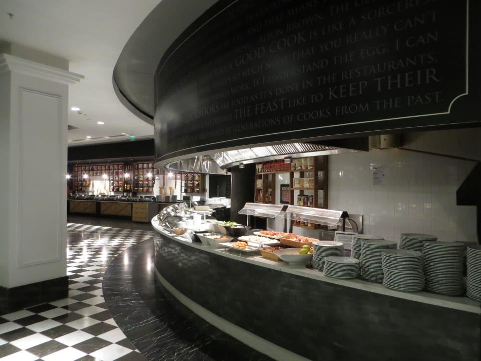 Das Büffetrestaurant in der Nacht IC Hotels Santai Family Resort