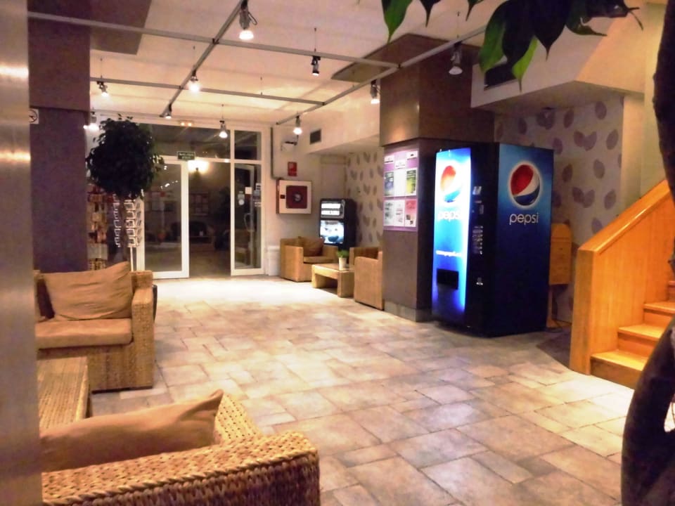 Rechts Treppe zum Restaurant Barceló Portinatx - Adults only