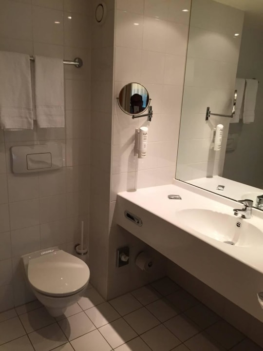 Badezimmer_Waschbecken Vienna House Easy Bad Oeynhausen