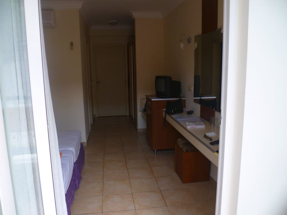 - Sayanora Hotel