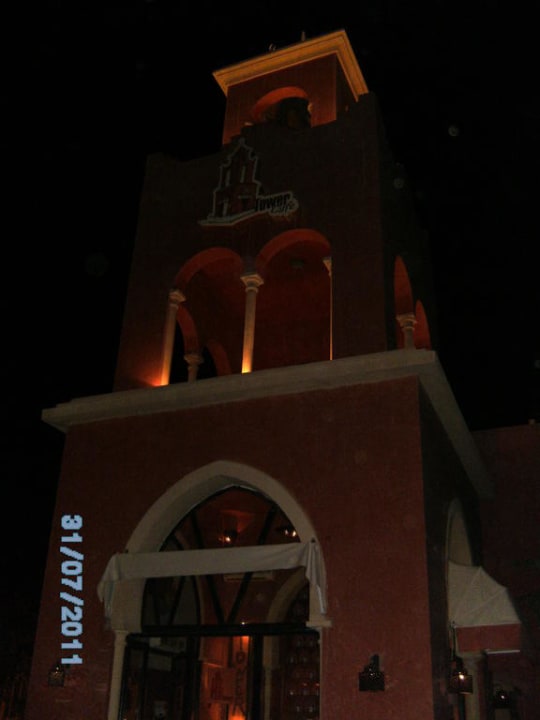Turmcafe vor dem Hotel The Grand Resort