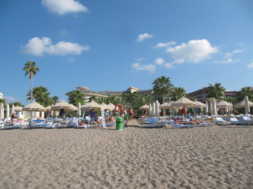 Blick vom Strand zum Hotel Saphir Resort & Spa