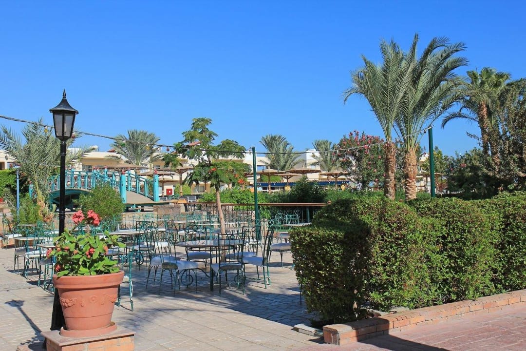 Movie Gate Golden Beach Resort