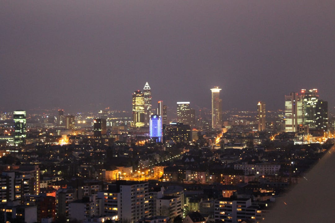 20. Etage, abends Leonardo Royal Hotel Frankfurt