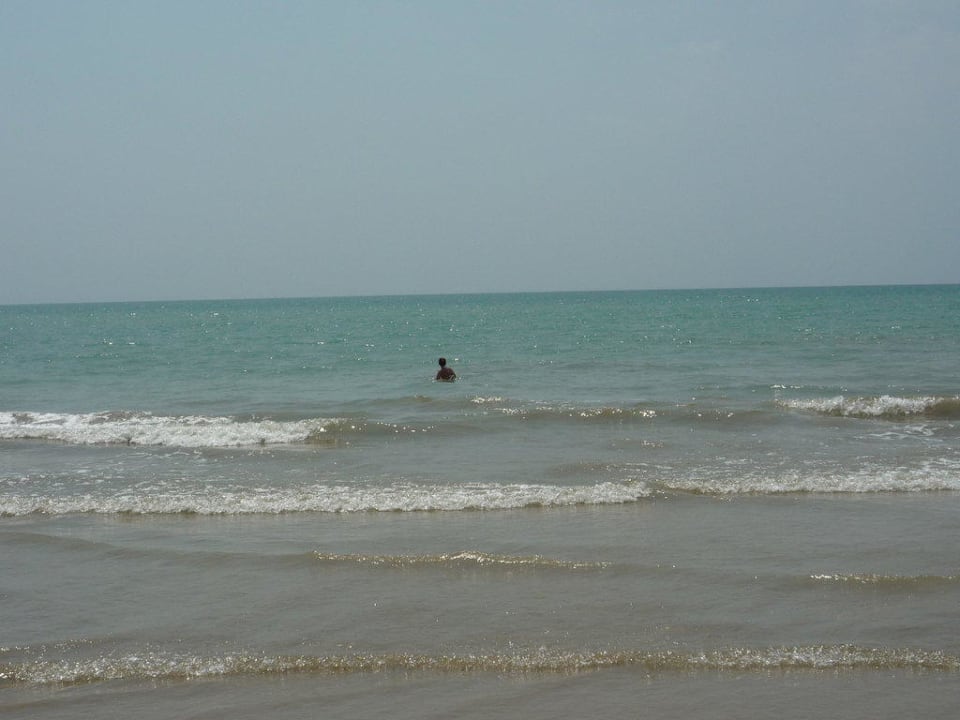 Alleine im Meer Khaolak Orchid Beach Resort