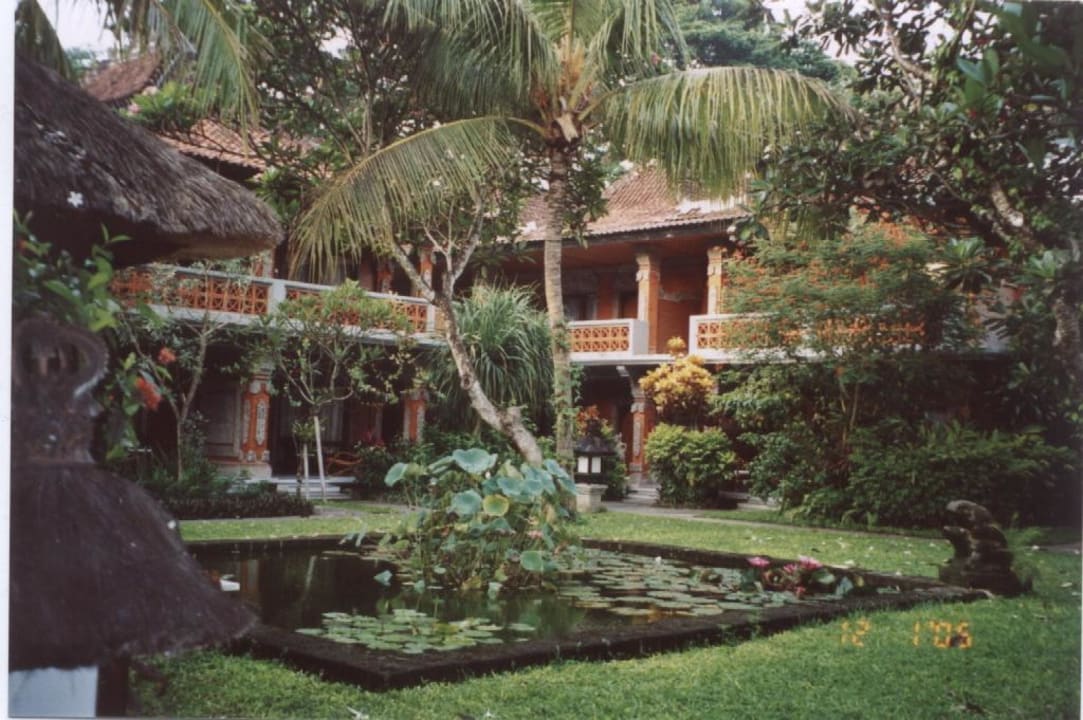 Hinterer Bereich der Gartenanlage Griya Santrian Beach Resort & Spa