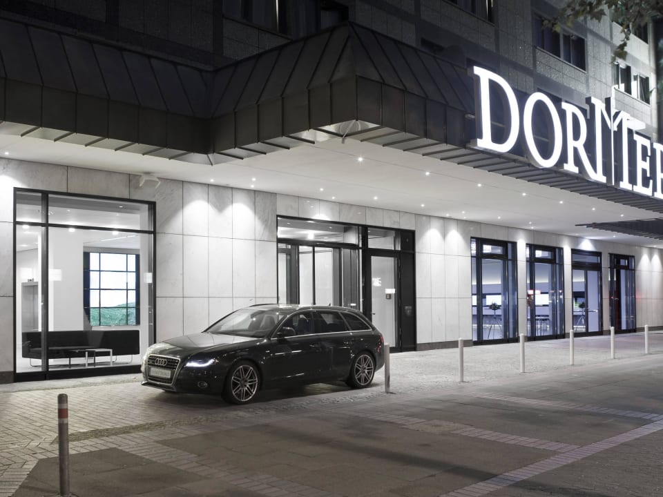Außenansicht bei Nacht DORMERO Hotel Hannover