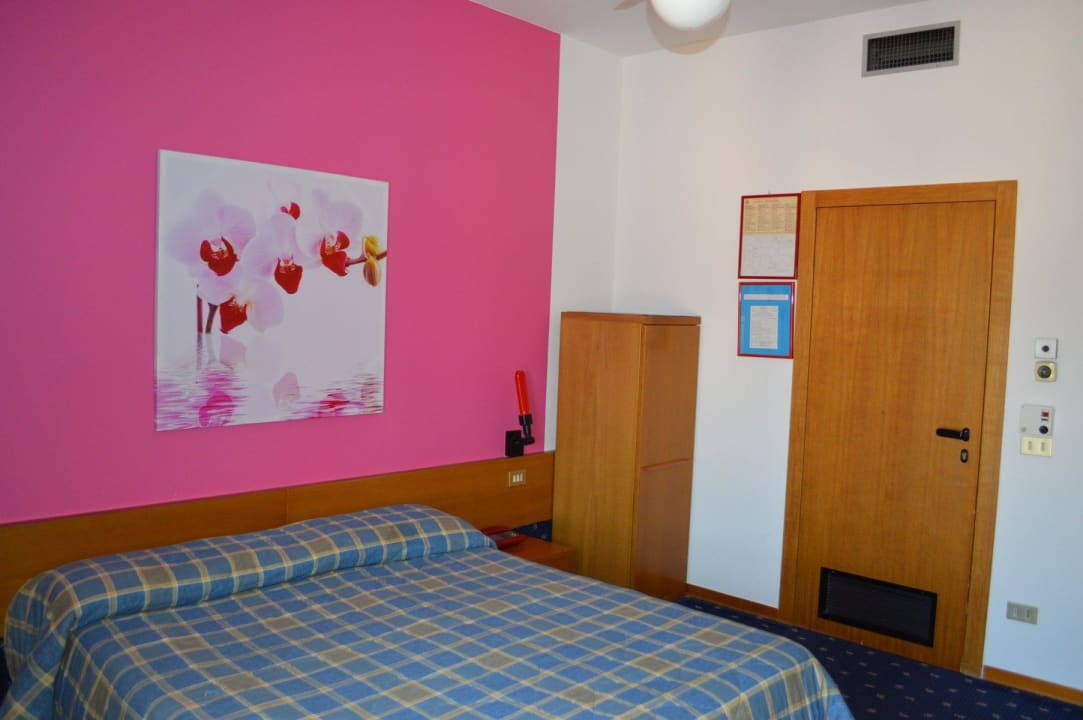 Zimmer pink Hotel Azzurra