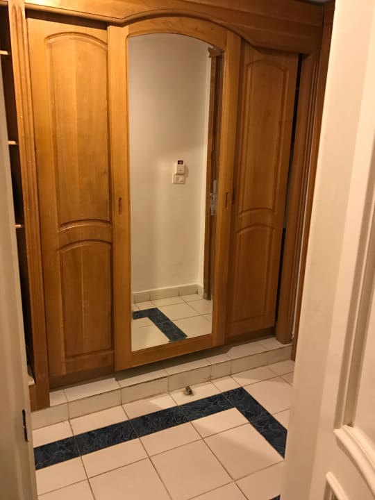 Schrank im Zimmer Desert Rose