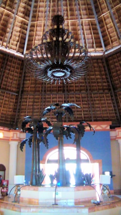 Blick nach oben im Meetingpoint Sandos Playacar Select Club Adults only - All Inclusive