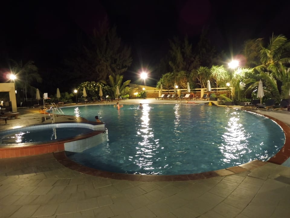 Pool Sandy Beach Non Nuoc Resort