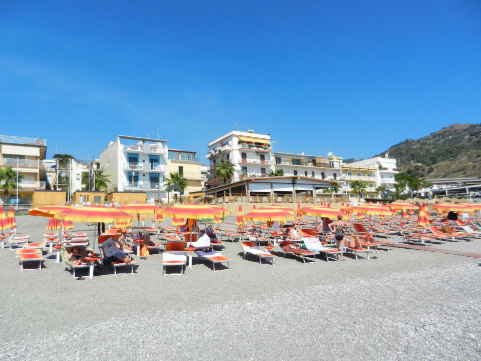 Strand in Letojanni, erreichbar mit Hotel-Shuttle Capo dei Greci Taormina Coast Resort Hotel & Spa