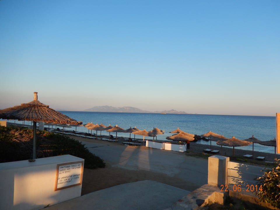 Vom Hotel zum Strand. Akti Palace Resort & Spa