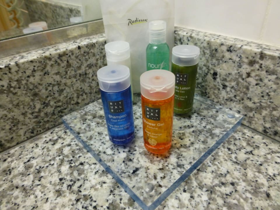 Toilettartikel Martinique New York on Broadway, Curio Collection by Hilton