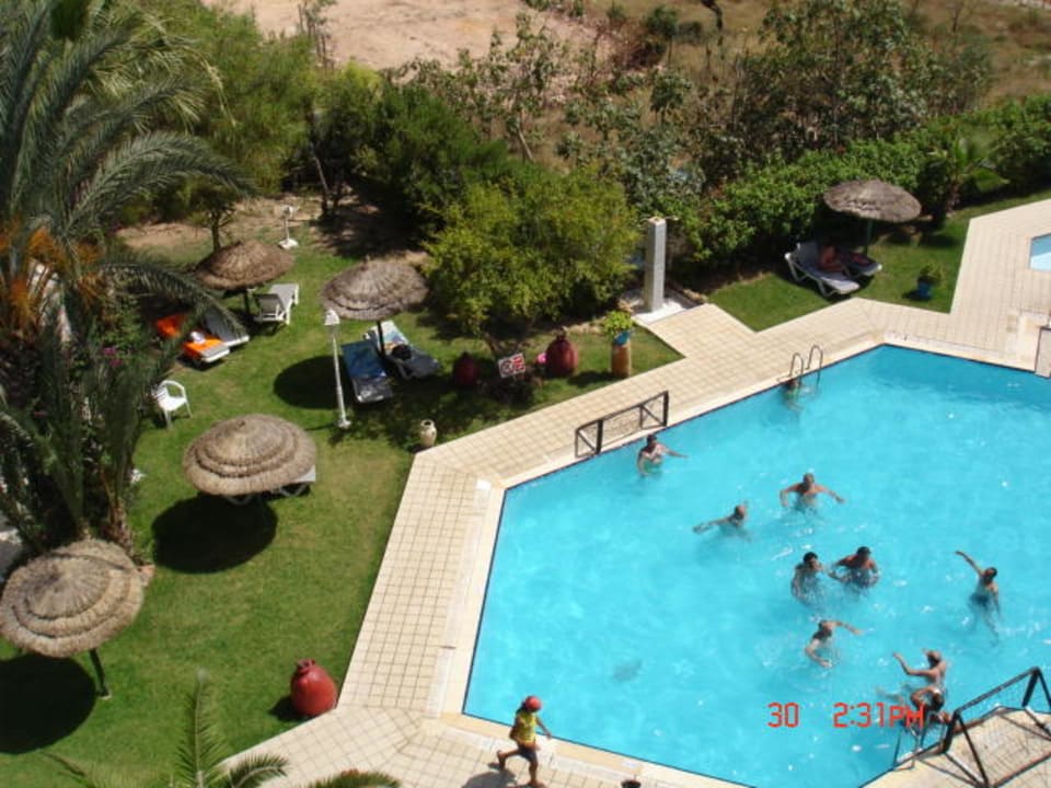 Widok na basen Hotel Le Khalife