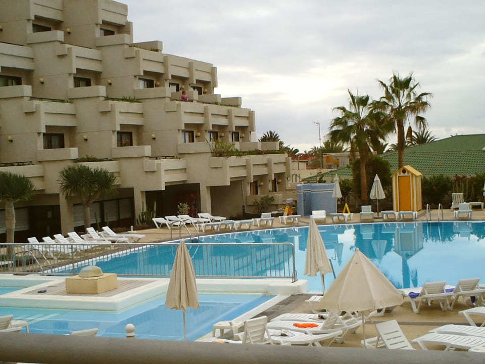 La piscine et une partie de l'hôtel Alexandre Hotel Gala