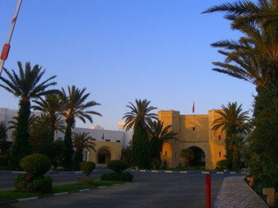 Einfahrt ins Hotel Mahdia Palace Thalasso