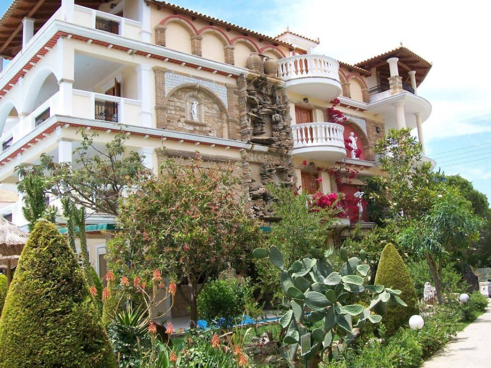 Budynek hotelowy nad recepcją Plaza Palace Hotel