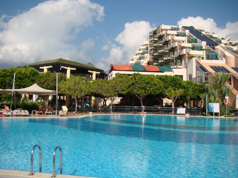 Бассейн Limak Limra Hotel & Resort