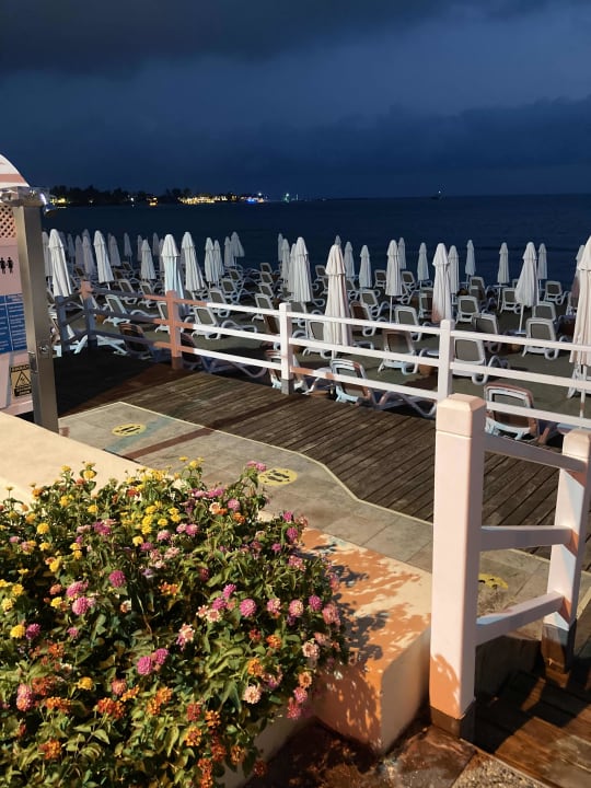 Strand Side Star Beach