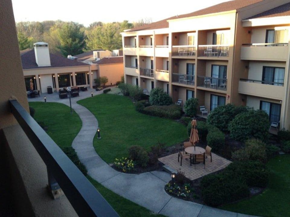 Blick zum Innenhof Hotel Courtyard by Marriott Mahwah