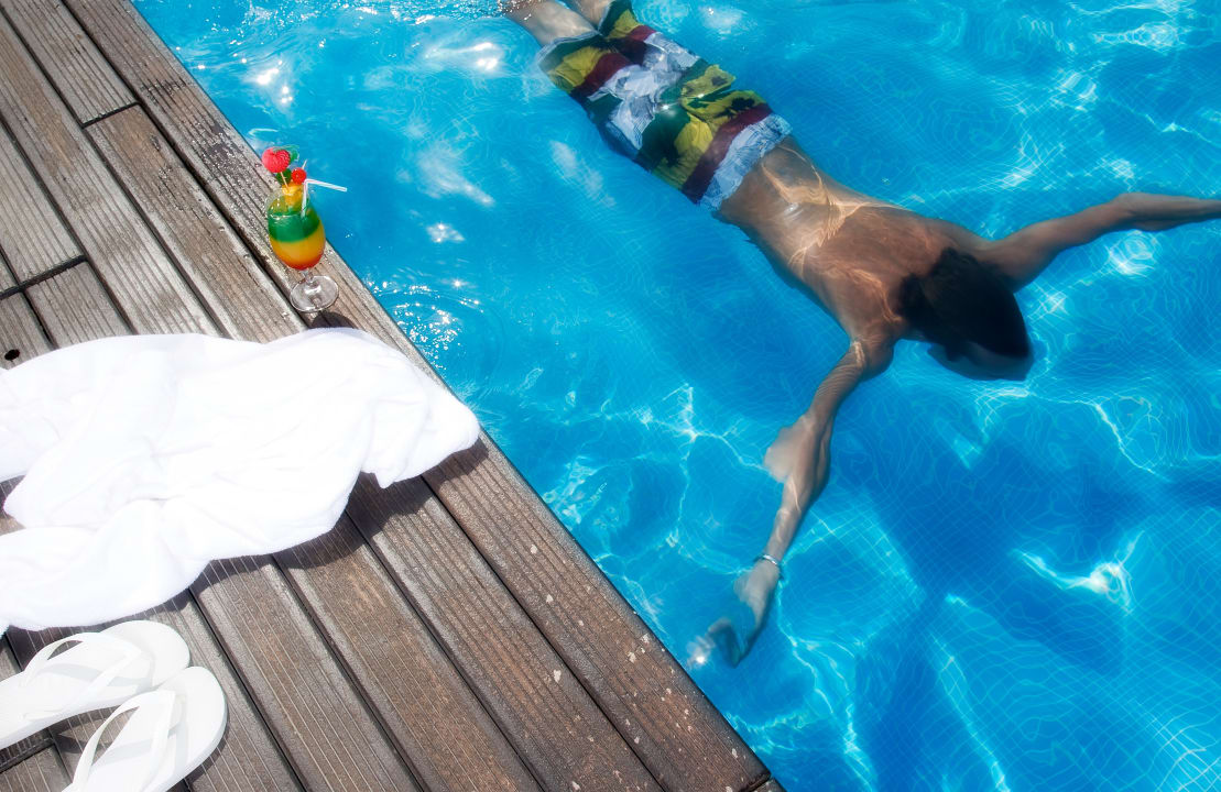 Pool Hotel Yellow Praia Monte Gordo