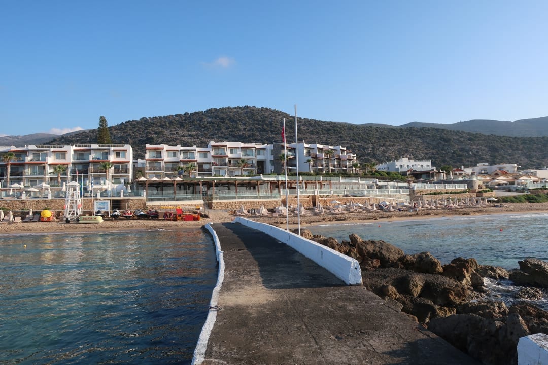 Außenansicht Alexander Beach Hotel & Village Resort