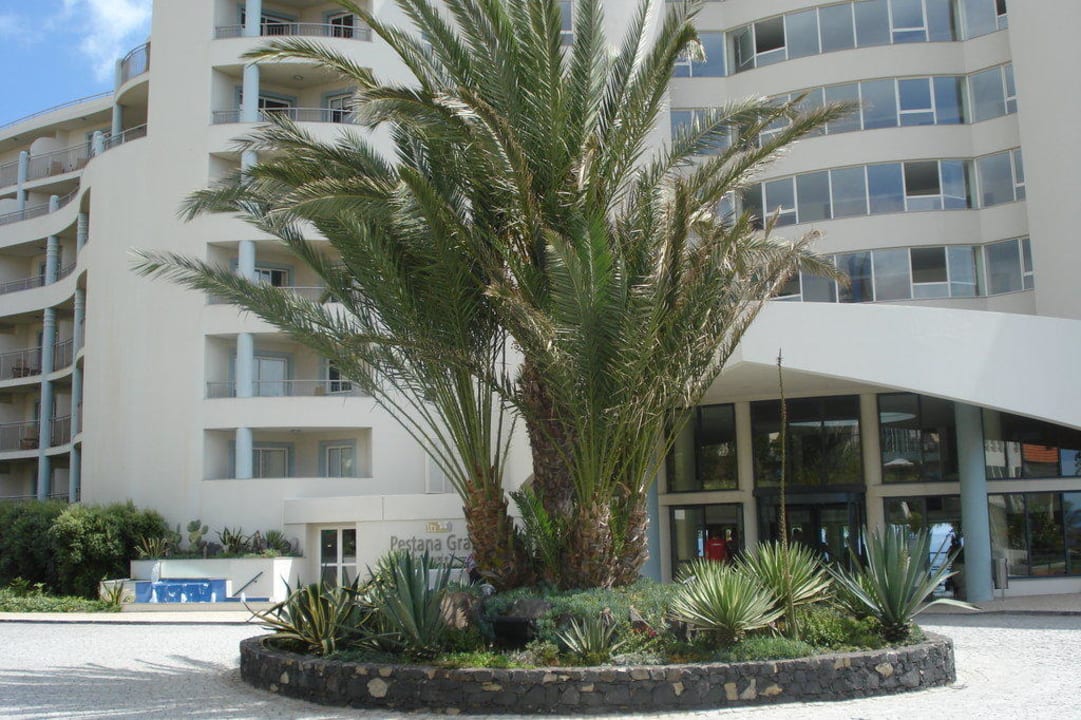 Außenansicht Straßenseite Pestana Grand Ocean Resort