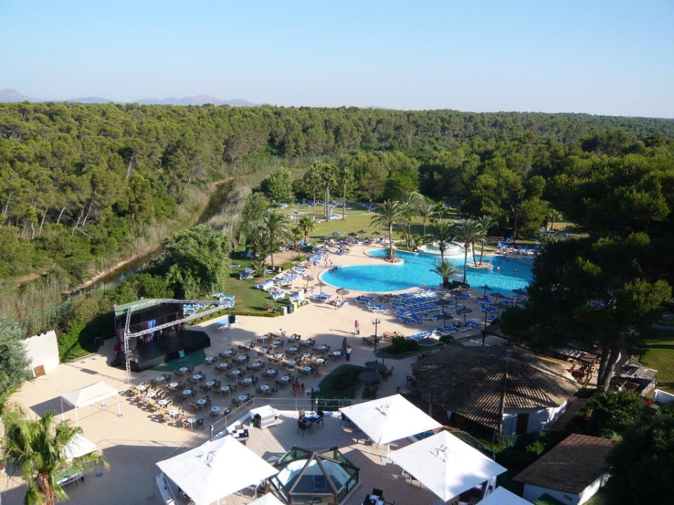 Hotelanlage mit Garten und Pool Hotel Exagon Park