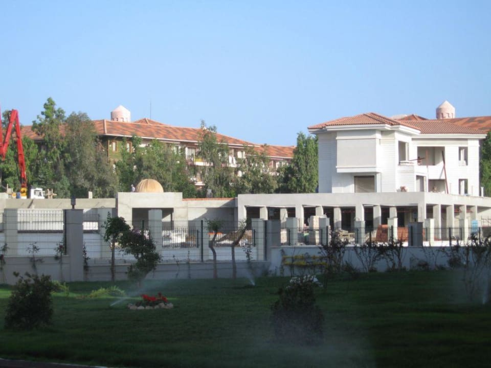 Blick vom Alba Royal auf das Alba Queen 22.05.2008 Alba Queen Hotel