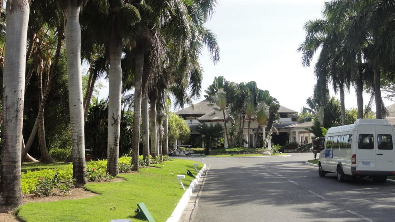 Einfahrt Royal Catalonia Royal Bavaro - Adults only