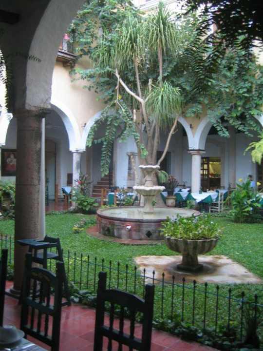 Blick vom Gang in den Innenhof Gamma by Fiesta Inn Mérida El Castellano