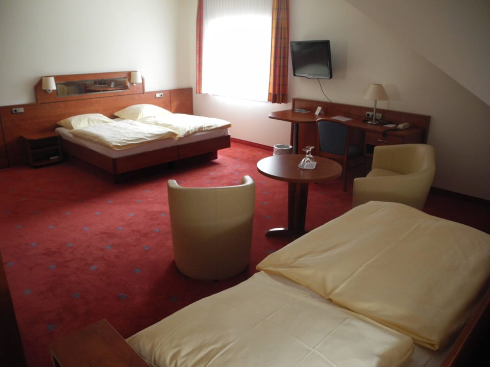 Das Zimmer 252 ist angenehm groß Avalon Hotelpark Königshof