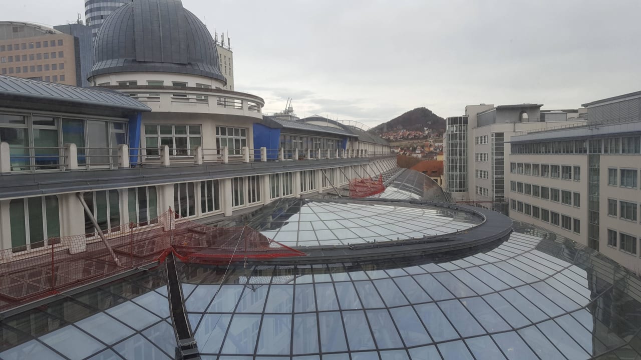 Ausblick auf die glasüberdachte Goethe Gallerie Dorint Hotel Esplanade Jena
