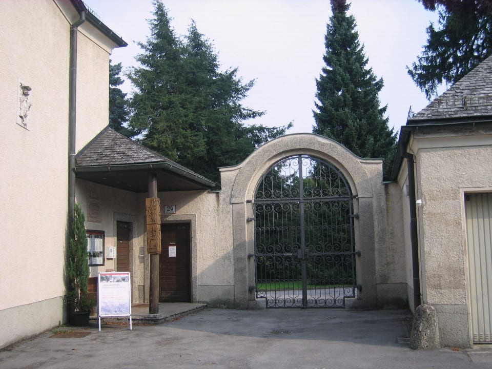 The entrance Johannes-Schlößl Gästehaus der Pallottiner