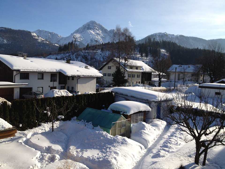 Winterlicher Ausblick auf die Berge und Burgen Anita's Ferienwohnung