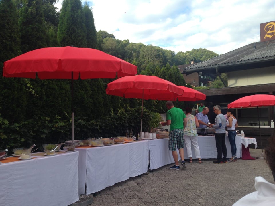 Aussenterrasse beim Grillabend Hotel Alpenhof Messmer