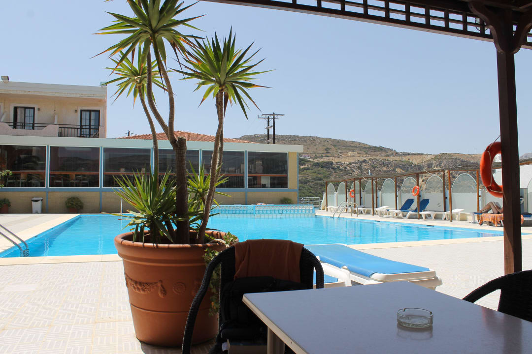 Pool von der Snackbaar aus gesehen Hotel Seven Stars