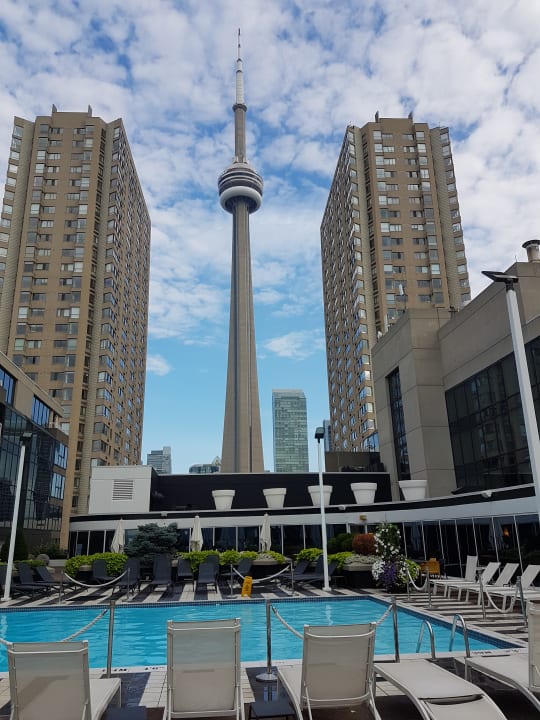Pool Radisson Hotel Admiral Toronto-Harbourfront