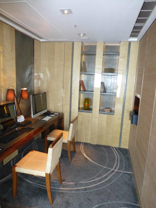 Arbeitsbereich im Ritz-Carlton Club Hotel The Ritz-Carlton Hongkong