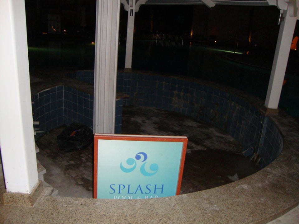 Poolbar  Splashpool -da stehts ja Hilton Marsa Alam Nubian Resort