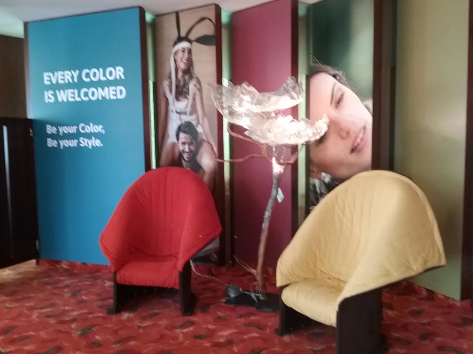 Bunte Sessel Color Hotel