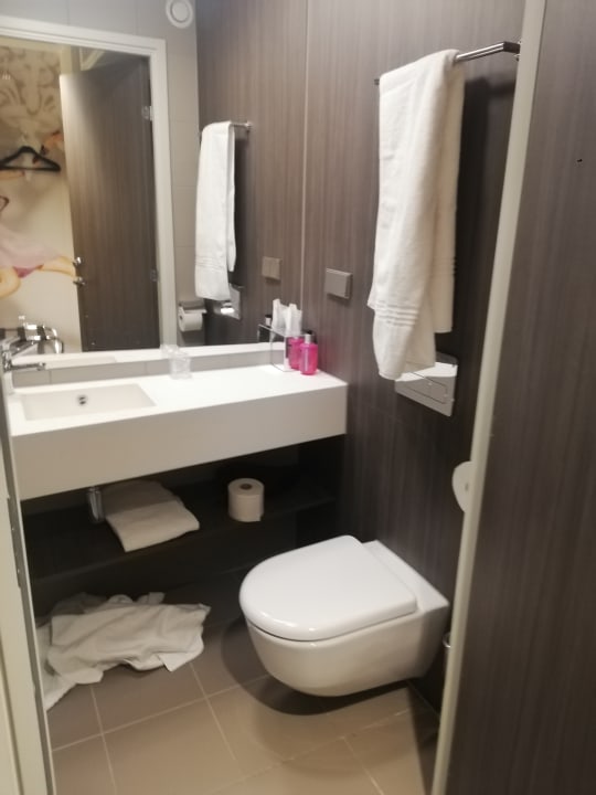 Zimmer MOXY Vienna Airport