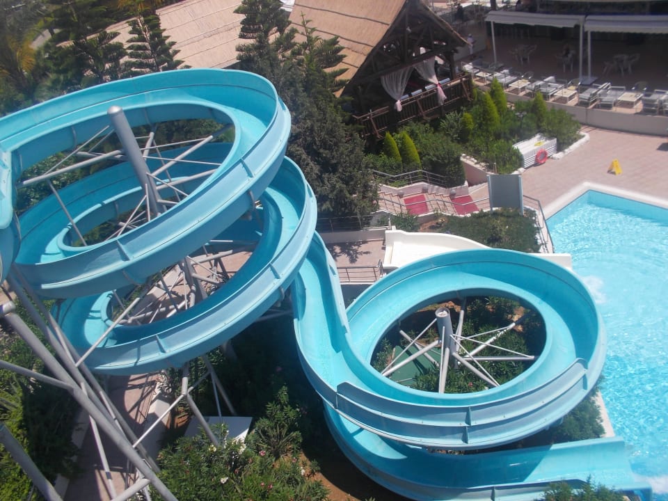 Blick vom Rutschenturm auf Rutsche Hotel Delphin Diva