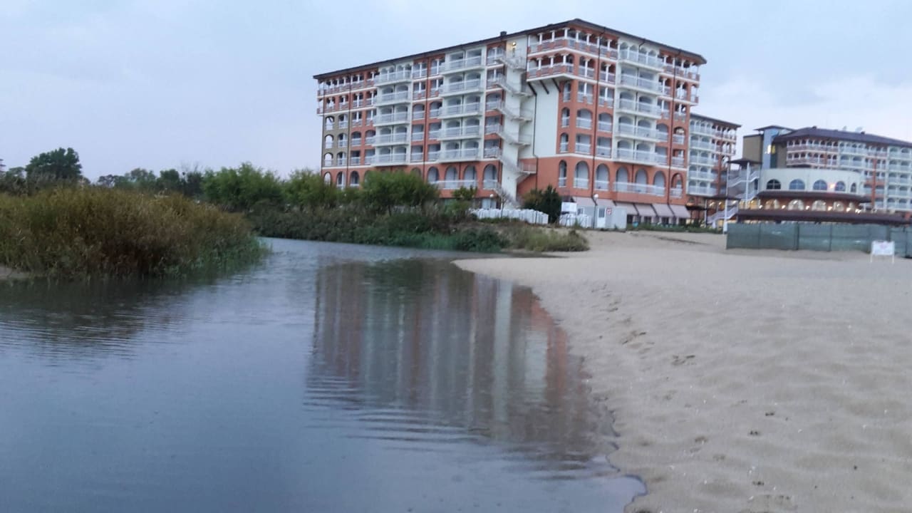 Hotel von Strandseite aus Sol Luna Bay