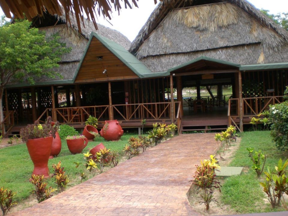 Cubanisches Restaurant und neben an eine Bar Iberostar Origin Taínos