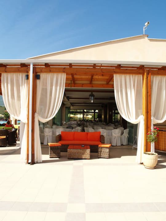 Viel Platz zum sitzen und träumen alltoura Club Hotel Poseidon Palace