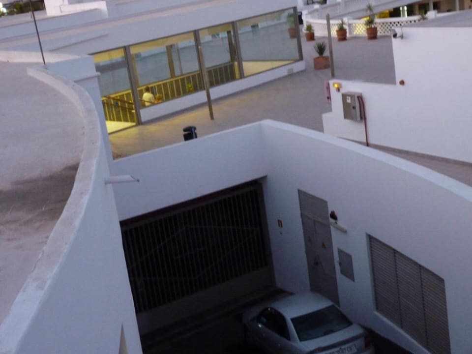 Die Liefereinfahrt von meinem Balkon aus Hotel Las Costas