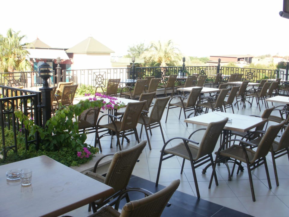 Die Terrasse mit Blick auf das Amphietheater Selectum Family Comfort Side