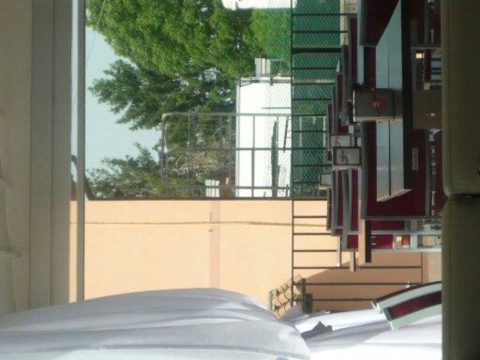 Blick zur Terrasse Kairos Garda Hotel